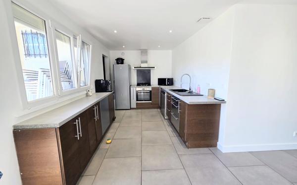 Maison à vendre    5 pièces •  La Ville-du-Bois