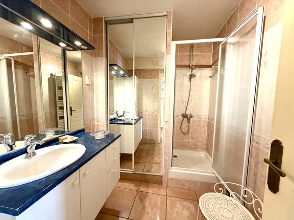 Appartement
         3 pièces
        - 80 m² Exclusivité 549 000 € *