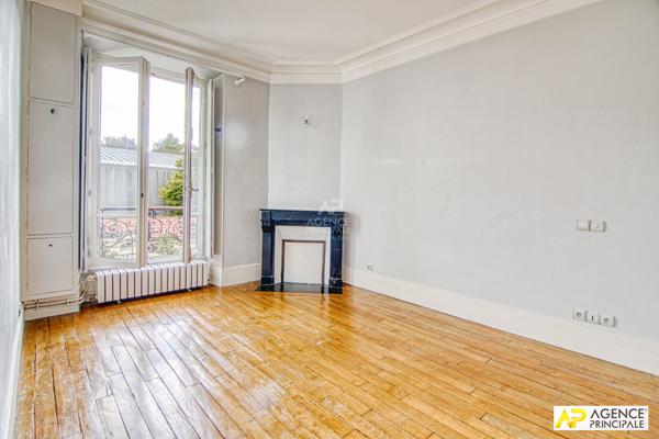 Versailles Rive-Droite Appartement 4 pièces environ 80m² carrez situé au 1er étage avec cave et local vélos €695 000 ** - Référence 25946