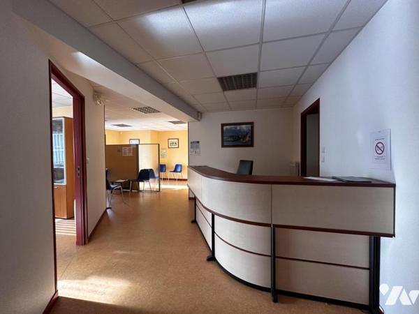 LOCAL PROFESSIONNEL 104 m² -  2 PLACES DE PARKING