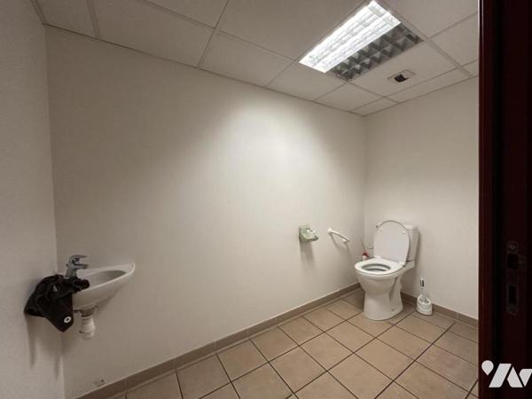 LOCAL PROFESSIONNEL 104 m² -  2 PLACES DE PARKING