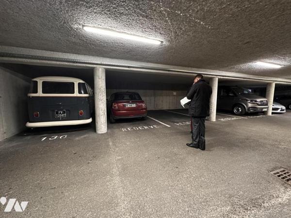 LOCAL PROFESSIONNEL 104 m² -  2 PLACES DE PARKING