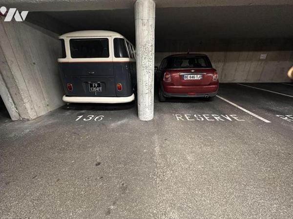 LOCAL PROFESSIONNEL 104 m² -  2 PLACES DE PARKING