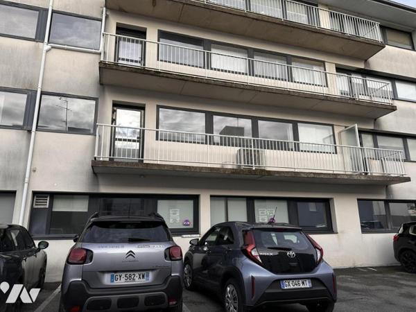 LOCAL PROFESSIONNEL 104 m² -  2 PLACES DE PARKING