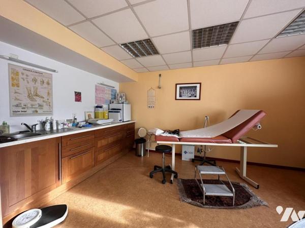 LOCAL PROFESSIONNEL 104 m² -  2 PLACES DE PARKING