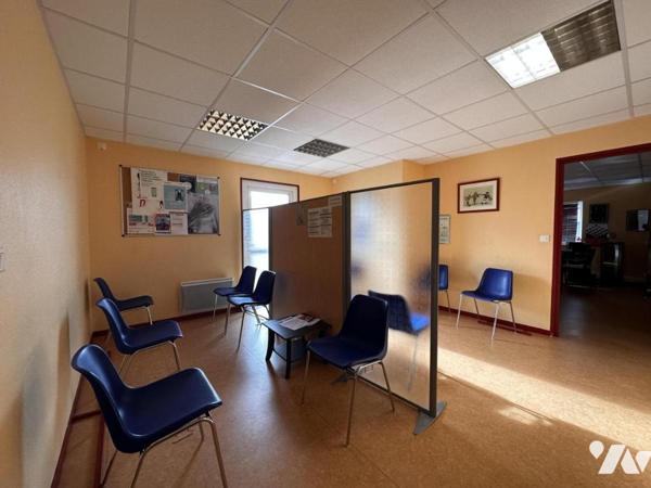 LOCAL PROFESSIONNEL 104 m² -  2 PLACES DE PARKING