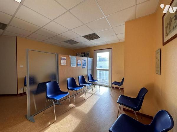 LOCAL PROFESSIONNEL 104 m² -  2 PLACES DE PARKING