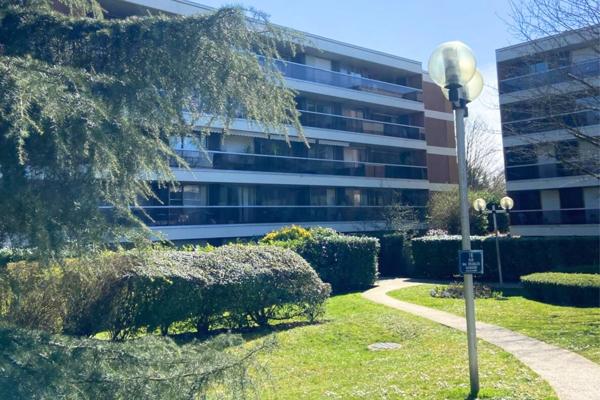 78150 LE CHESNAY-ROCQUENCOURT - APPARTEMENT DE 4 PIECES - ASCENSEUR - TERRASSE - CALME - SANS VIS A VIS - PROCHE DES COMMODITES