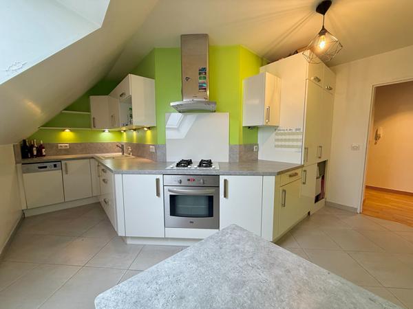 En centre ville de Pontault-Combault, appartement 3 pièces avec box et parking !