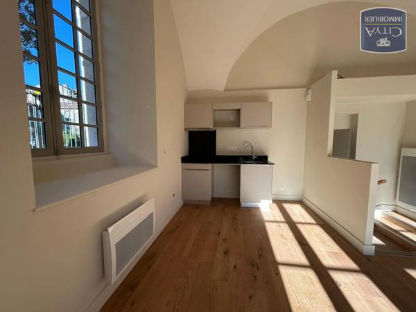 Appartement à louer 2 pièces 50.3m² Dole (39100)
