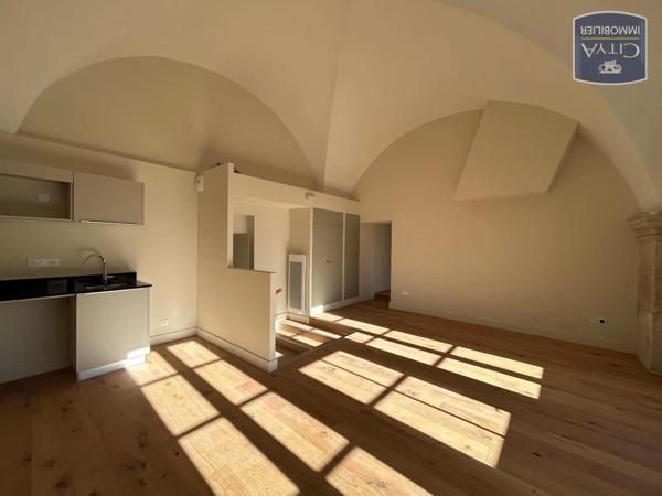 Appartement à louer 2 pièces 50.3m² Dole (39100)