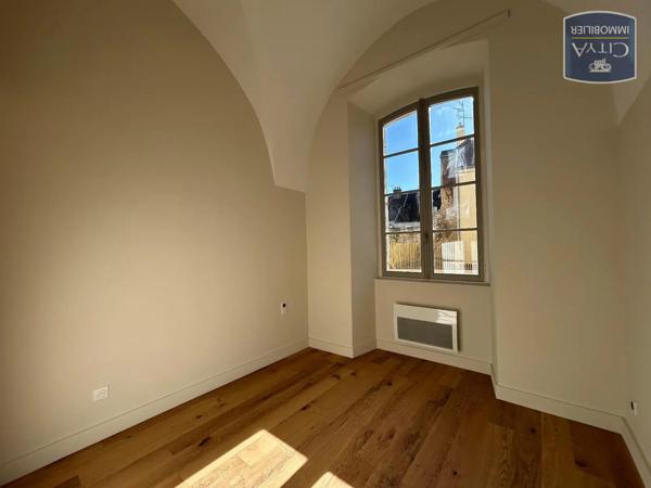 Appartement à louer 2 pièces 50.3m² Dole (39100)