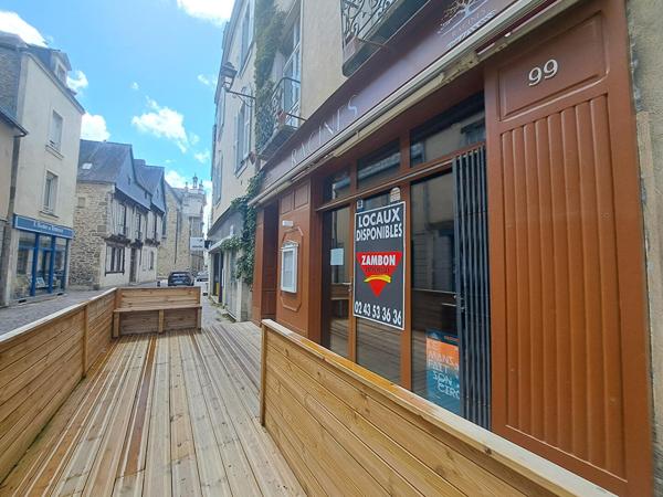 Centre ville de Laval Un local commercial de 76 M² , Laval