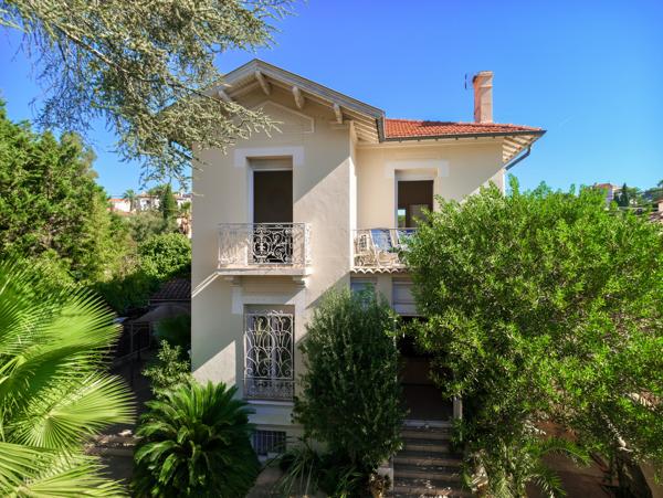 Saint-Raphaël, Triangle d’Or — Maison de caractère de 120 m², terrasses vue mer
