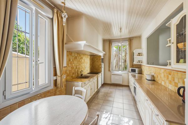 Saint-Raphaël, Triangle d’Or — Maison de caractère de 120 m², terrasses vue mer