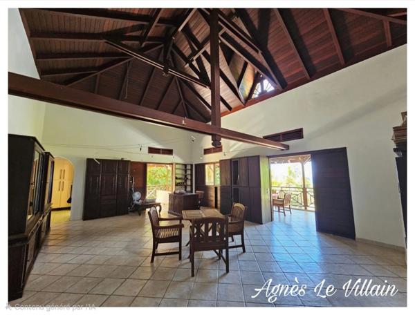 Propriété Maison + Gites sur 9 250 m2 de Terrain