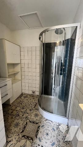 NANTES ZOLA - Local professionnel et appartement T3 avec accès indépendant 