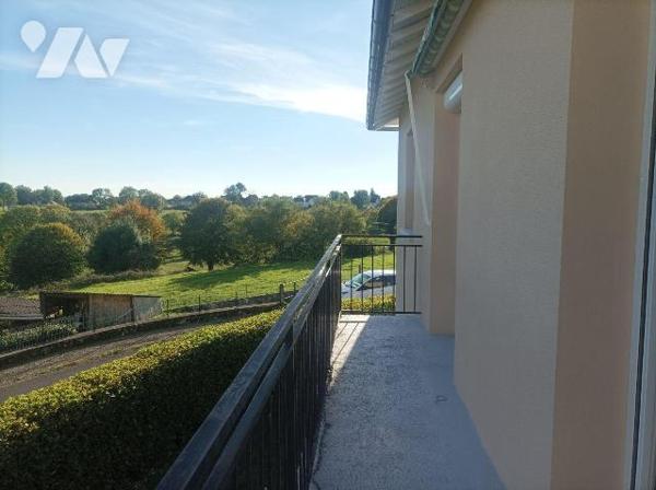 A VENDRE, à PLEAUX (Cantal), un pavillon rénové, habitable de suite, comprenant une cuisine amé...