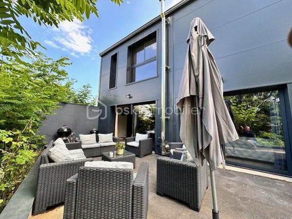 Local d activites de 240 m²