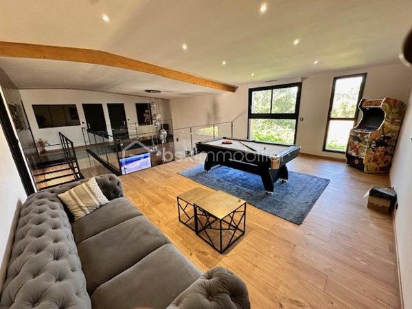 Local d activites de 240 m²