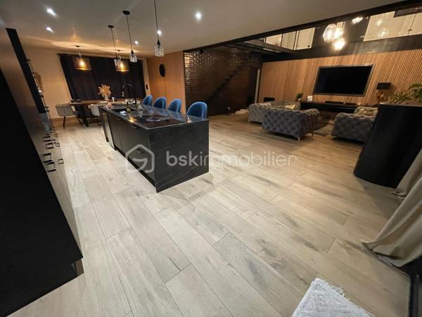 Local d activites de 240 m²