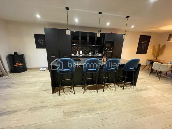 Local d activites de 240 m²