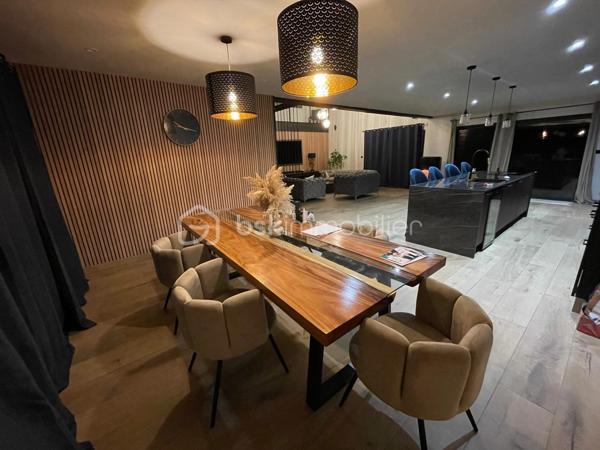 Local d activites de 240 m²