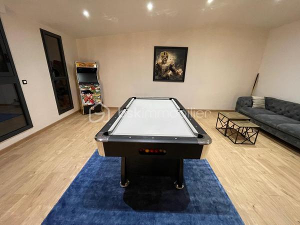 Local d activites de 240 m²