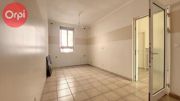 Immeuble à vendre    5 pièces •  Perpignan