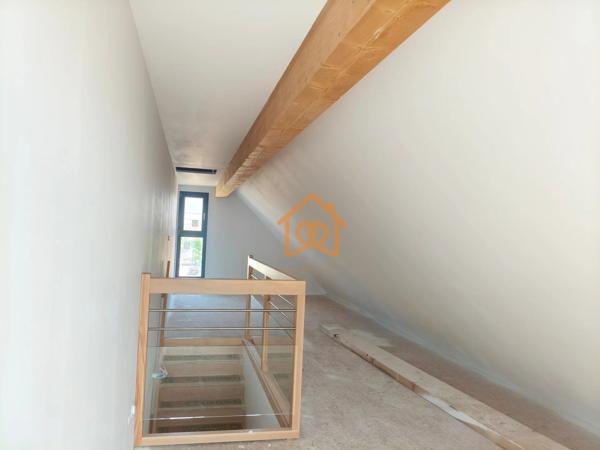 À Geispolsheim Village : Appartement avec garage, parking cave intégrale et un are de terrain