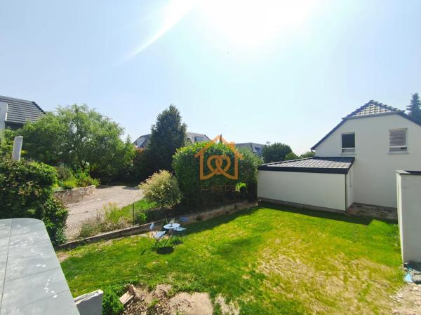 À Geispolsheim Village : Appartement avec garage, parking cave intégrale et un are de terrain