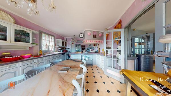 « Giens, l’exception à deux pas de la mer. »