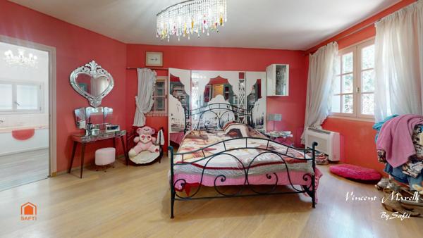 « Giens, l’exception à deux pas de la mer. »