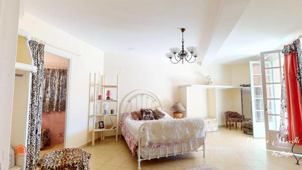 « Giens, l’exception à deux pas de la mer. »