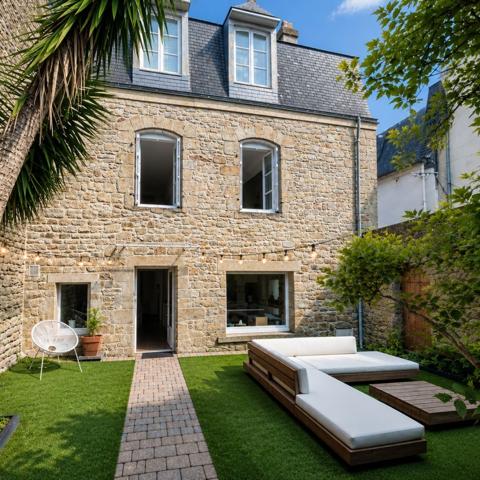 PROPRIETE DE CARACTERE 5 CHAMBRES centre ville de VANNES