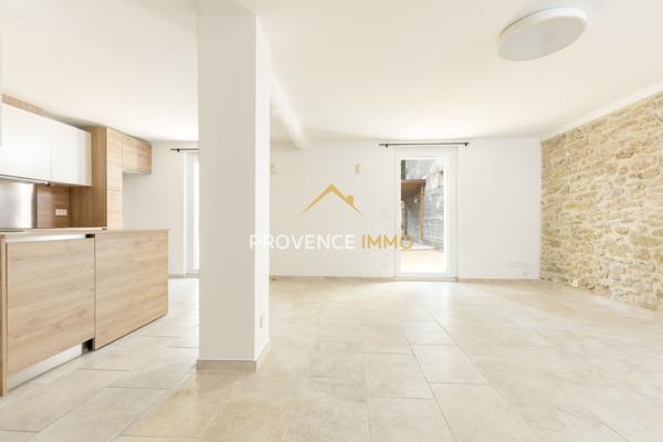 Eyguières (13430) Appartement T3 de 65m2 + terrasse de 38m2 entièrement rénové- Eyguières