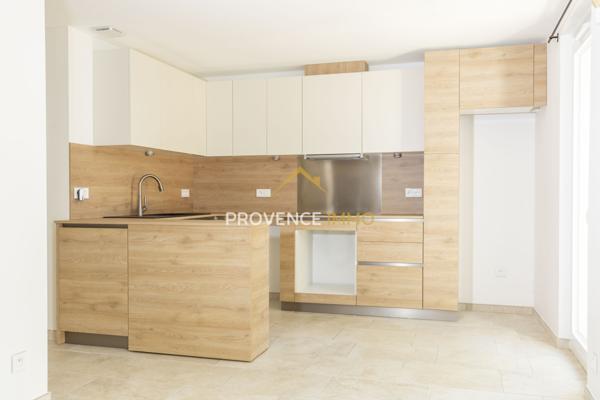 Eyguières (13430) Appartement T3 de 65m2 + terrasse de 38m2 entièrement rénové- Eyguières