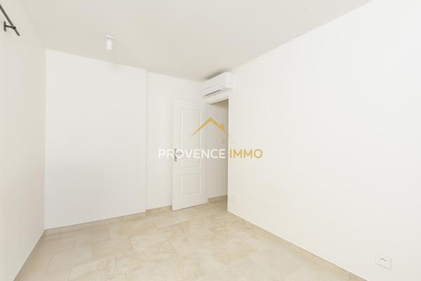 Eyguières (13430) Appartement T3 de 65m2 + terrasse de 38m2 entièrement rénové- Eyguières