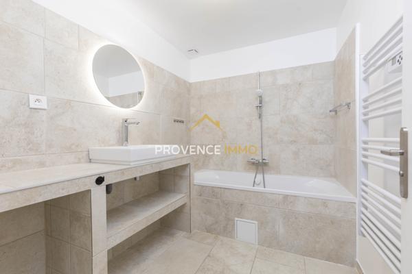 Eyguières (13430) Appartement T3 de 65m2 + terrasse de 38m2 entièrement rénové- Eyguières