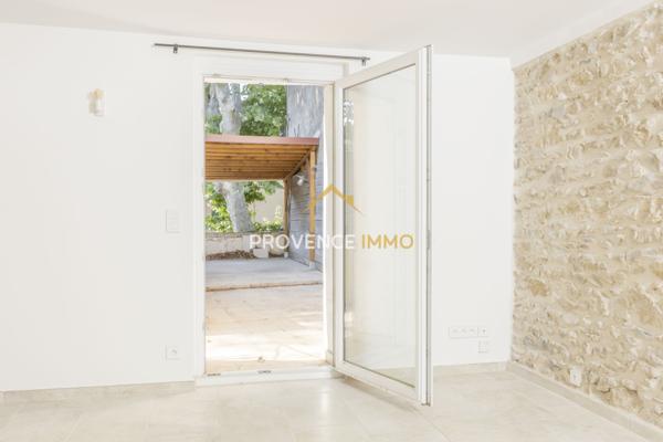 Eyguières (13430) Appartement T3 de 65m2 + terrasse de 38m2 entièrement rénové- Eyguières