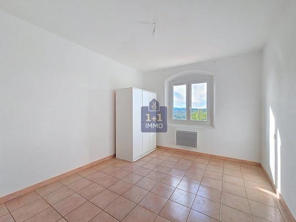 Maison avec jardinet