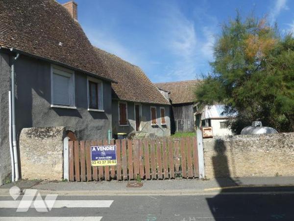 MAISON formée de la réunion de 2 maisons de plain-pied comprenant cuisine-séjour, grand salon, ...