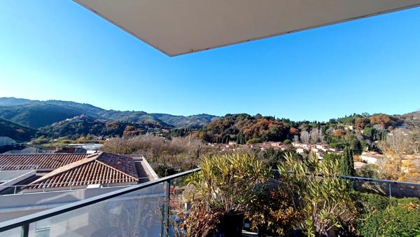 Auribeau-sur-Siagne (06810) Superbe T3 ( 61m2) avec terrasse, vue dégagée et parking