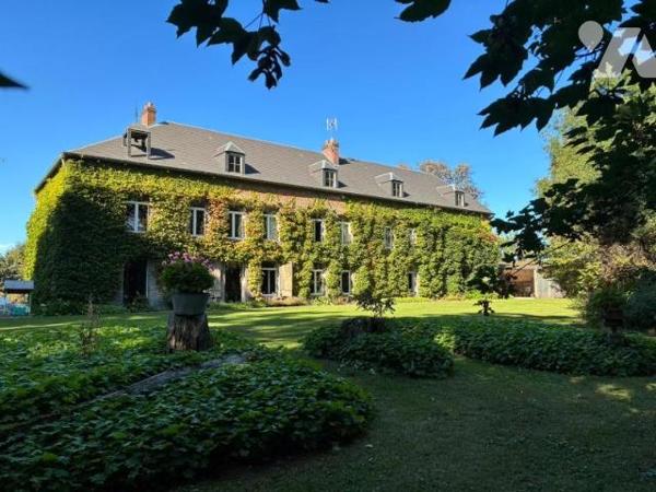 Manoir avec parc et maison de gardien