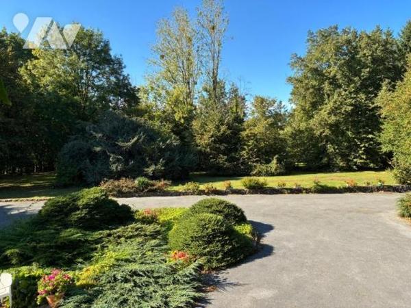 Manoir avec parc et maison de gardien