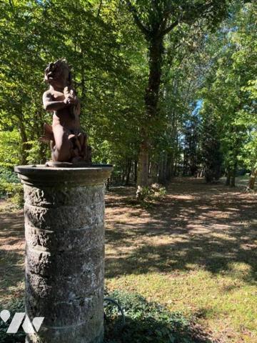 Manoir avec parc et maison de gardien