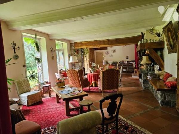 Manoir avec parc et maison de gardien