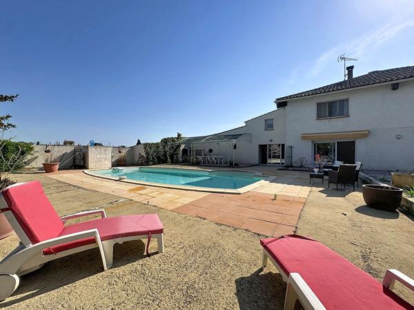 VENDRE ? ENSEMBLE IMMOBILIER DE 395 m² AVEC PISCINE À ARLES