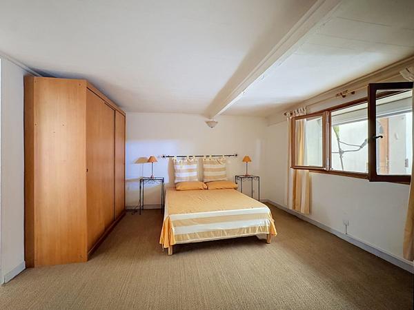 VENDRE ? ENSEMBLE IMMOBILIER DE 395 m² AVEC PISCINE À ARLES
