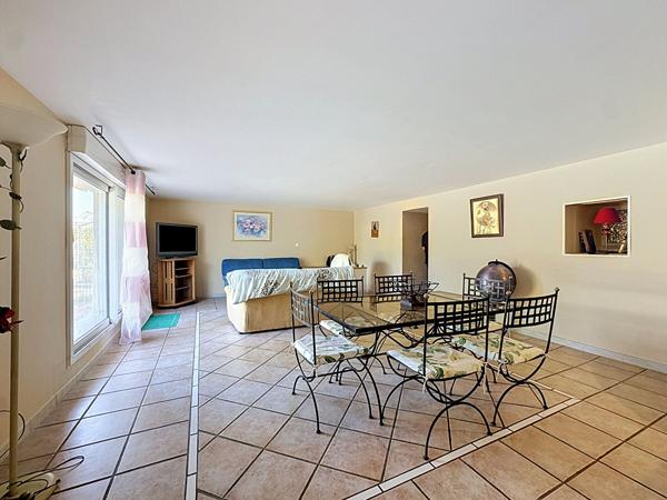 VENDRE ? ENSEMBLE IMMOBILIER DE 395 m² AVEC PISCINE À ARLES